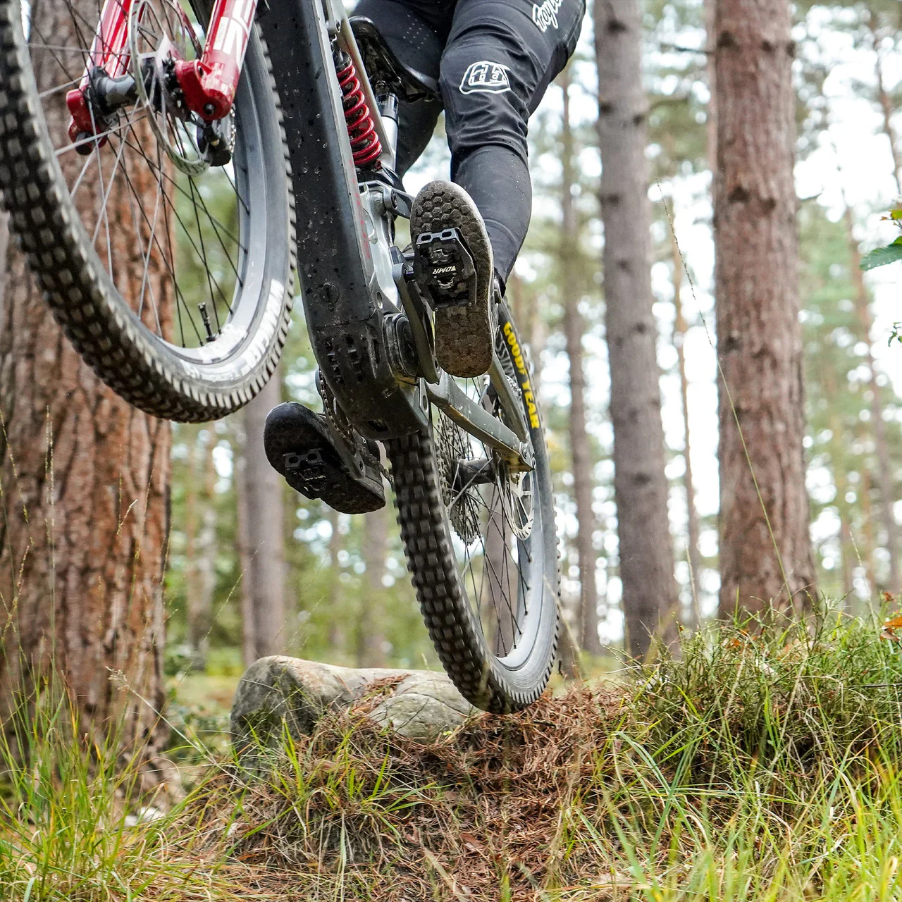 DMR VMAX Clip In SPD Pedals - Image 8