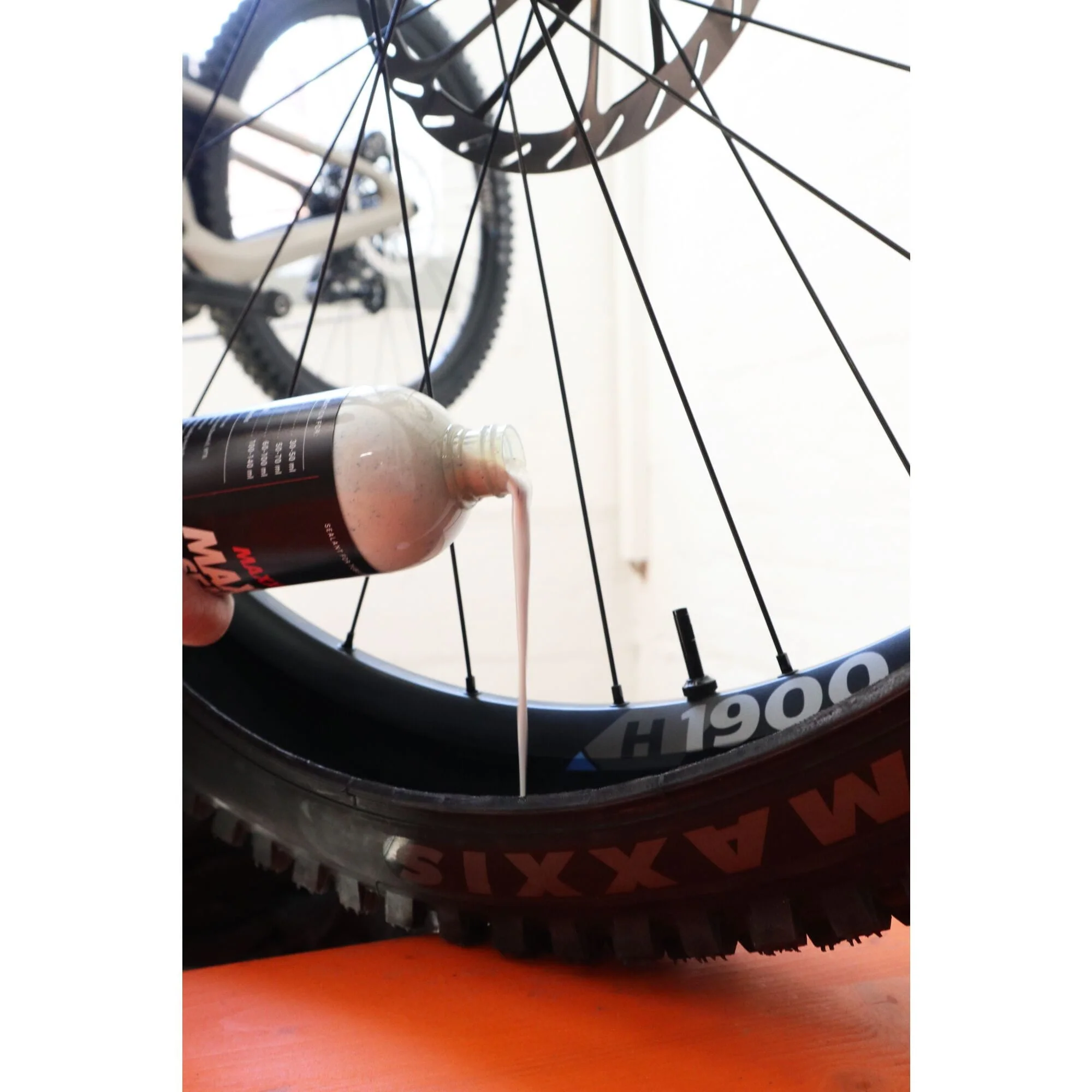 Maxxis Maxx Seal Bicycle Tyre Tubeless Sealant - Image 5
